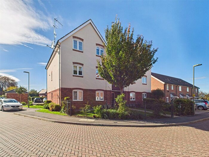 2 Bedroom Flat For Sale In Emmington View, Chinnor, OX39