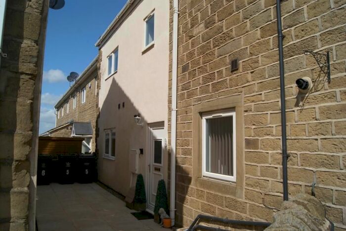 3 Bedroom Flat To Rent In Manywells Court, Halifax Road, Cullingworth, BD13