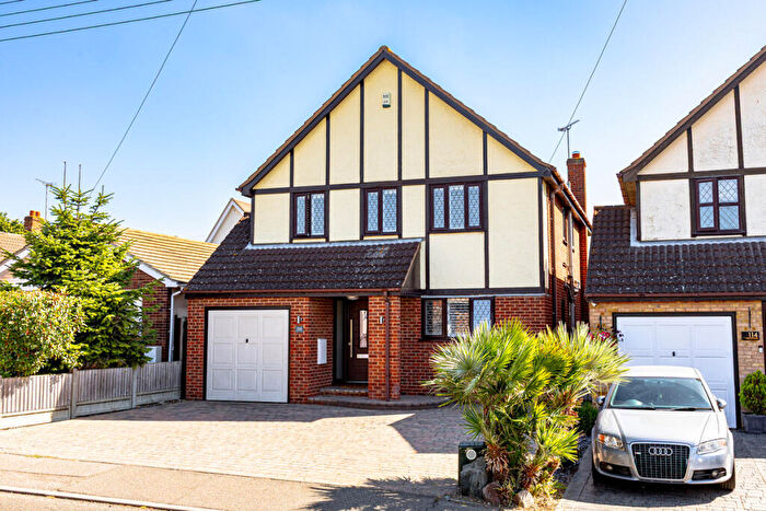 4 Bedroom Detached House For Sale In Kents Hill Road, Benfleet, SS7