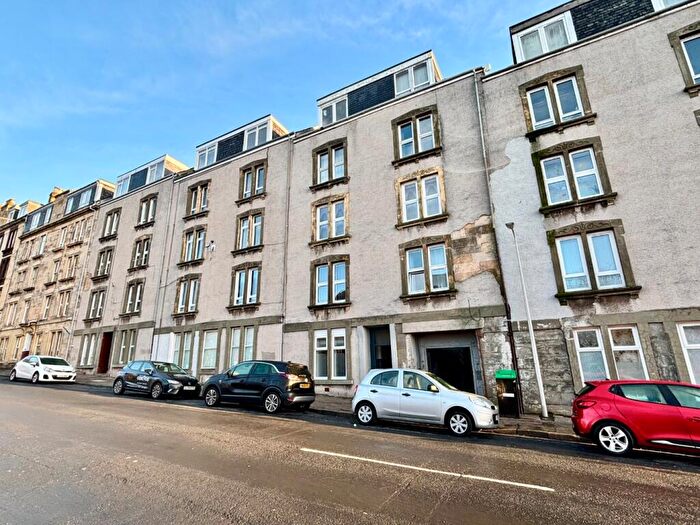 1 Bedroom Flat To Rent In Baffin Street, Dundee, DD4