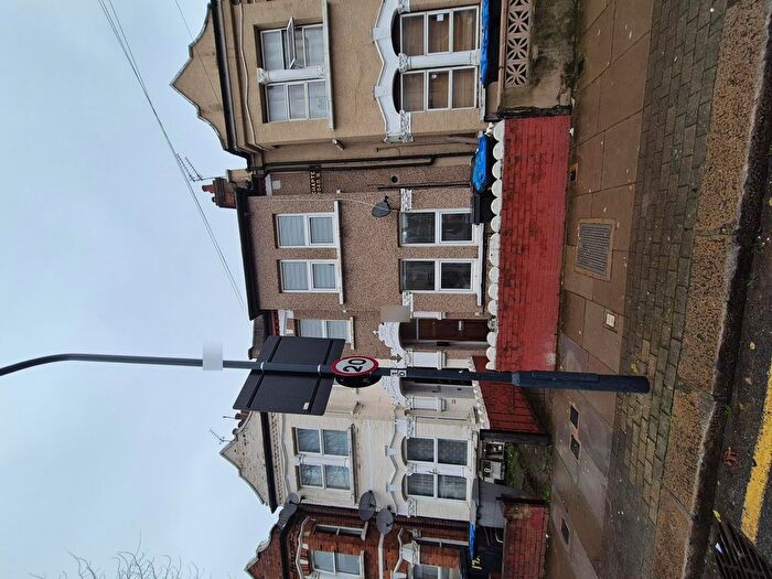 2 Bedroom Flat To Rent In Chapter Road, London, NW2