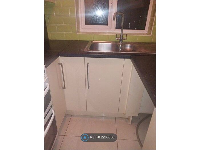 3 Bedroom Semi-Detached House To Rent In Windsor Avenue, Hillingdon, UB10