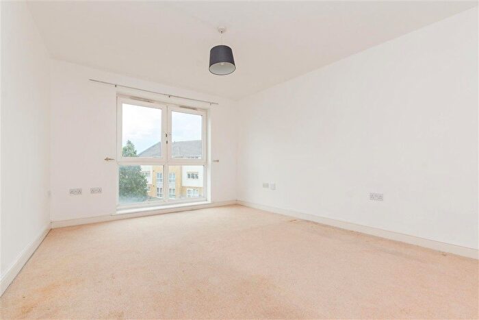 1 Bedroom Flat For Sale In Romulus Road, Gravesend, Kent, DA12