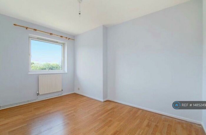 3 Bedroom Flat To Rent In Sewell Road, Abbeywood, SE2