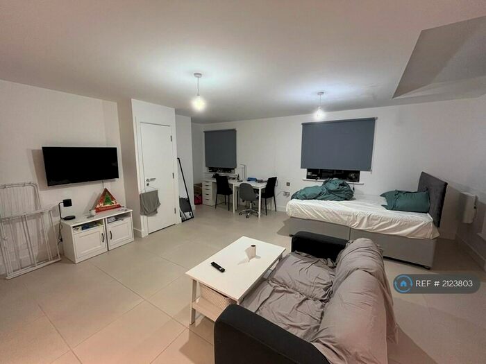 Studio To Rent In Clarendon Road, Leeds, LS2