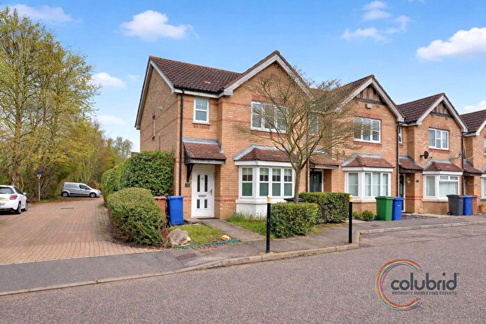 3 Bedroom End Terrace House For Sale In Bell-Reeves Close, Stanford-Le-Hope, SS17