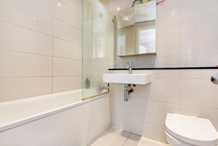2 Bedroom Apartment To Rent In East Ham, E6