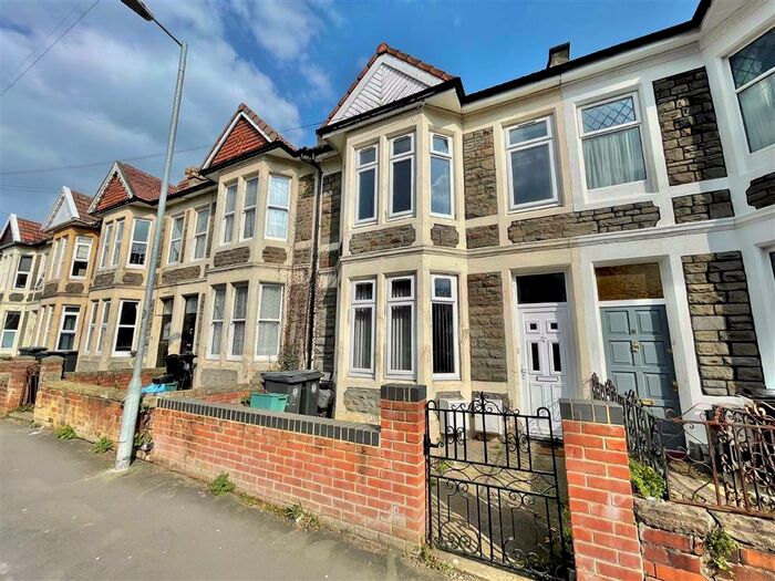 2 Bedroom Apartment To Rent In Victoria Park, Bristol, BS16