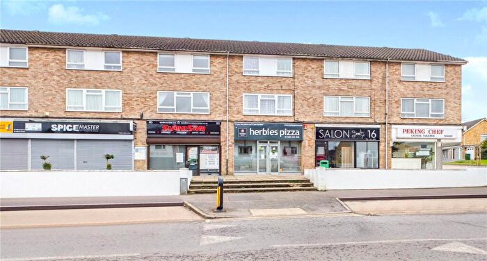 3 Bedroom Maisonette For Sale In Hildens Drive, Tilehurst, Reading, Berkshire, RG31