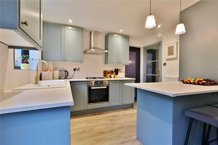 3 Bedroom Detached House For Sale In Alexandra Gardens, Knaphill, Woking, Surrey, GU21