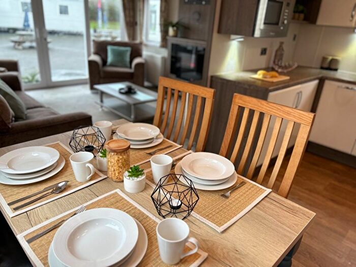 2 Bedroom Mobile/park Home For Sale In Shottendane Road, Birchington, CT7