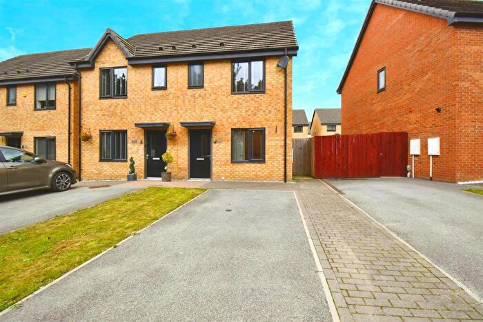 2 Bedroom Semi-Detached House For Sale In Middlesex Road, Hull, HU8