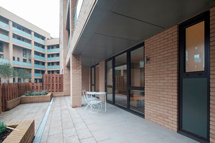 2 Bedroom Flat To Rent In London, E14