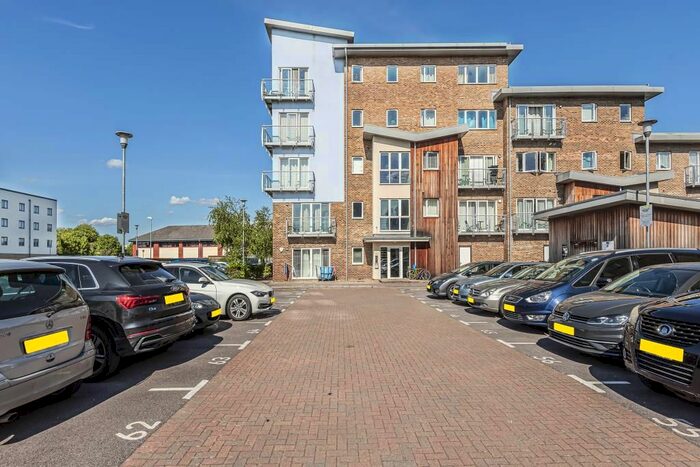 2 Bedroom Flat To Rent In Sundeala Close, Sunbury On Thames, TW16
