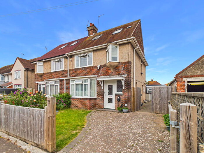 4 Bedroom Semi-Detached House For Sale In Goldsmith Road, Worthing, BN14