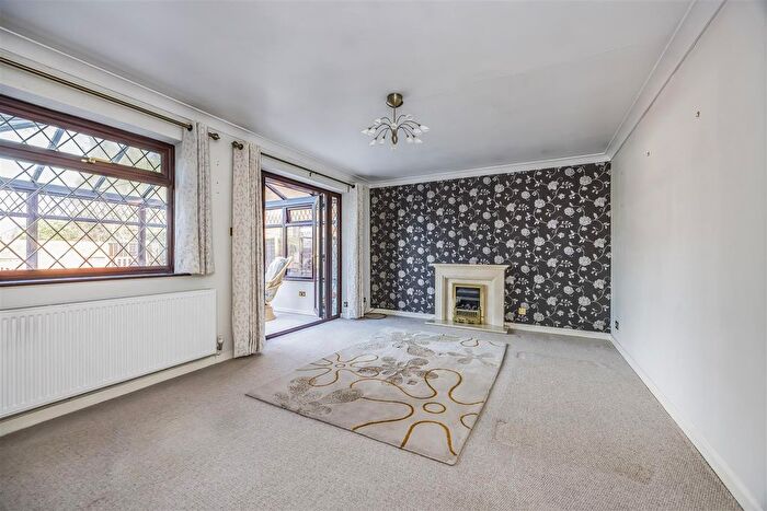 3 Bedroom Detached Bungalow For Sale In Woodlands Avenue, Emsworth, PO10