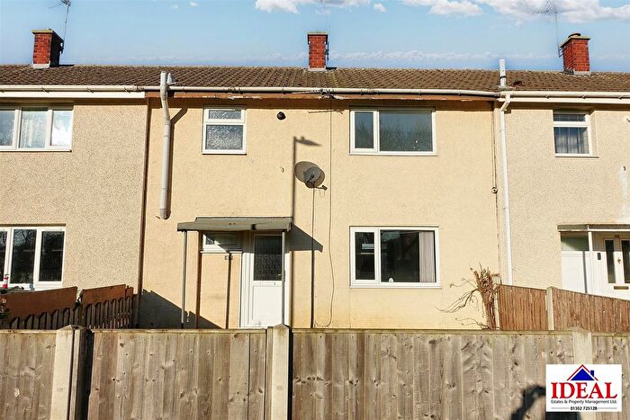 3 Bedroom Terraced House For Sale In Low Lands Walk, Askern, Doncaster, DN6