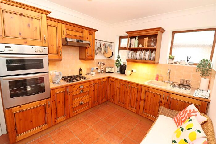 2 Bedroom Detached Bungalow For Sale In Quorn Road, Rushden, NN10