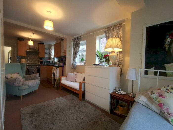 Apartment To Rent In Southampton Road, Eastleigh - Ground Floor Studio, SO50