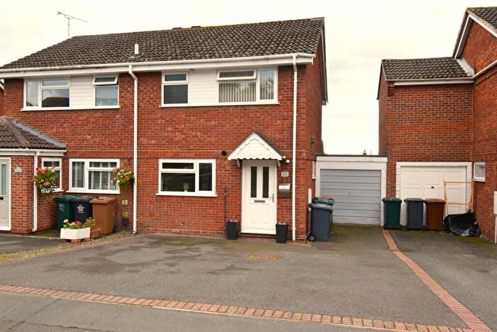 3 Bedroom Semi-Detached House For Sale In Masefield Avenue, Midway, Swadlincote, DE11