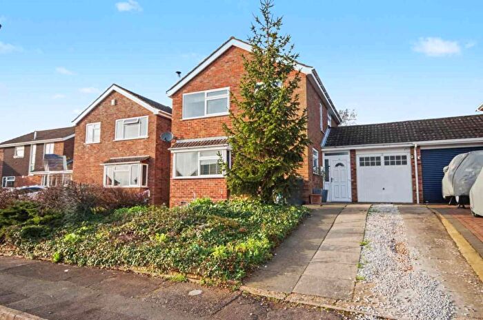 4 Bedroom Link Detached House For Sale In Shurville Close, Earls Barton, Northampton, NN6