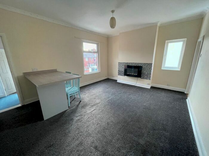 2 Bedroom Flat To Rent In Castleford Road, Normanton, WF6