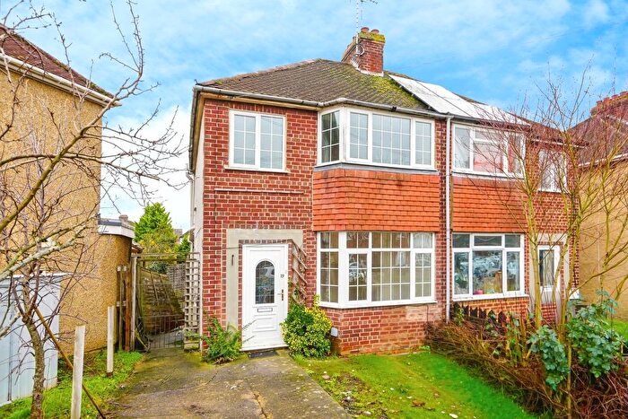 3 Bedroom Semi Detached House For Sale In Fergusson Road, Banbury, Oxfordshire, OX16