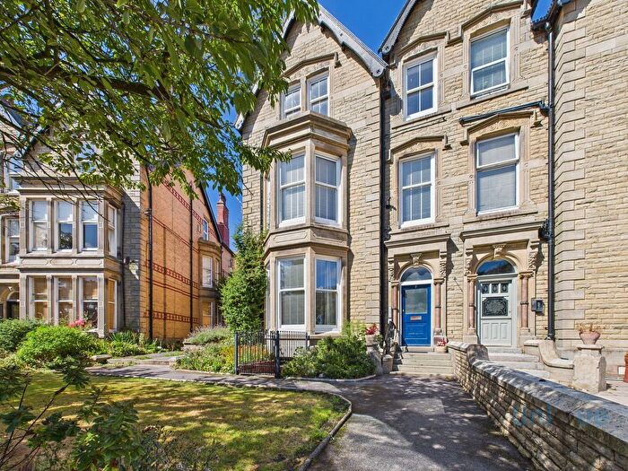 2 Bedroom Flat For Sale In St. Georges Square, Lytham St. Annes, FY8