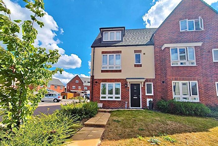 4 Bedroom Semi-Detached House To Rent In Webster Close, Jennett`s Park, RG12