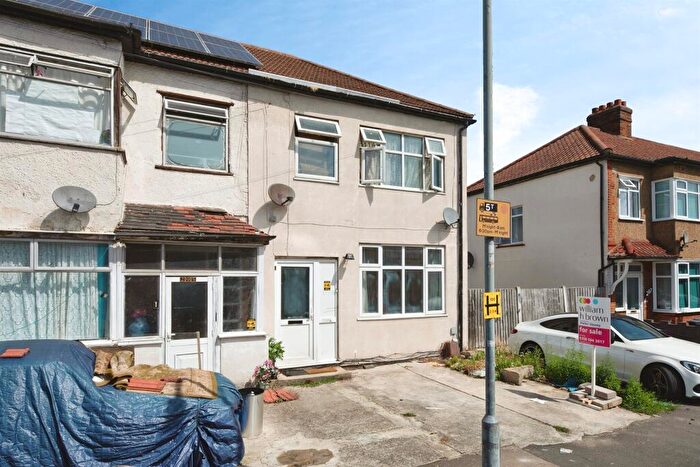 3 Bedroom End Of Terrace House For Sale In Mortlake Road, Ilford, IG1