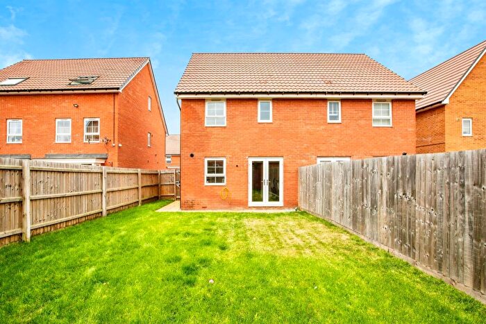 3 Bedroom Semi-Detached House For Sale In Wagtail Way, Thrapston, Kettering, NN14