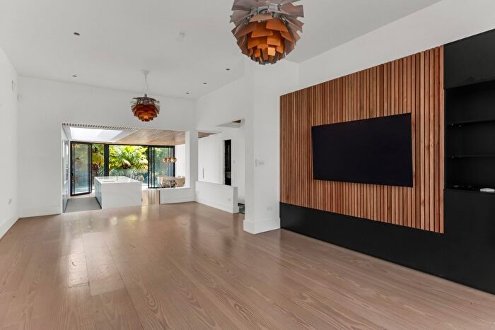 5 Bedroom Semi-Detached House To Rent In Onslow Gardens, N10