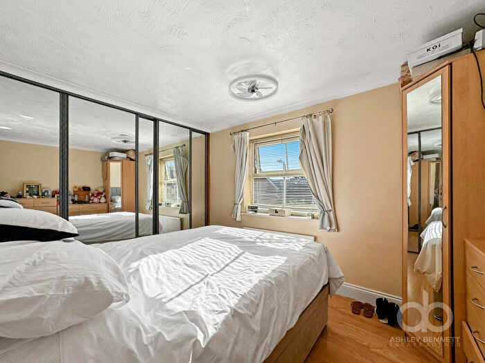 3 Bedroom End Of Terrace House For Sale In Newburgh Road, Grays, RM17