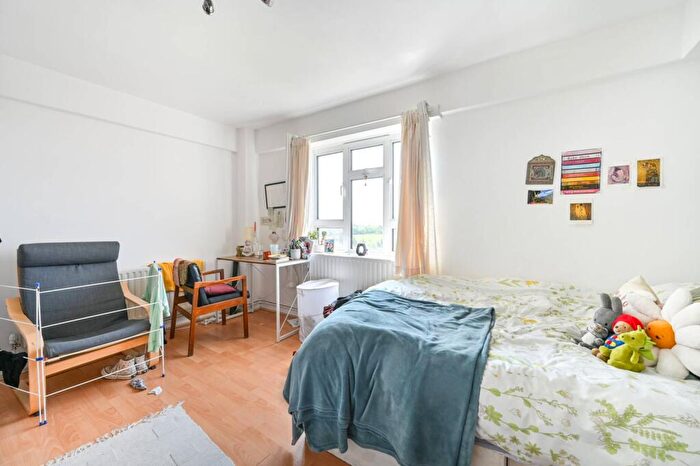 3 Bedroom Flat To Rent In Donnington Road, Willesden Green, London, NW10