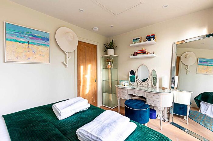 1 Bedroom Flat To Rent In Tavistock Crescent, London, London, W11