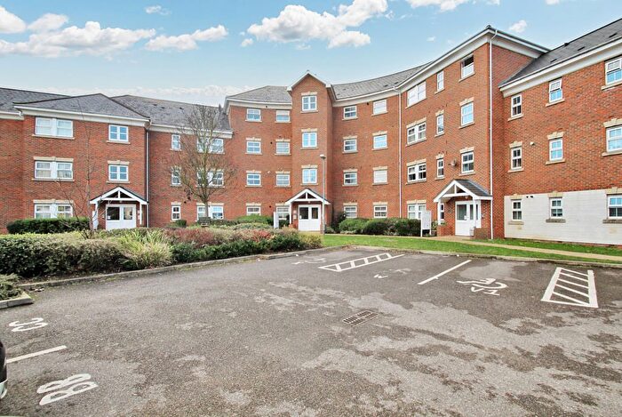 2 Bedroom Flat To Rent In Crispin Way, Uxbridge, Greater London, UB8