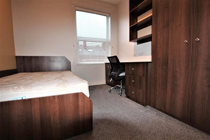 6 Bedroom House To Rent In Stanmore Crescent, Leeds, LS4