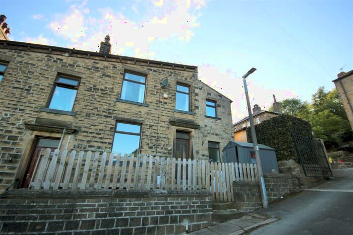 4 Bedroom Terraced House For Sale In Thornfield Street, Greetland, HX4