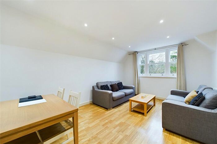 2 Bedroom Apartment To Rent In Cadugan Place, Reading, Berkshire, RG1