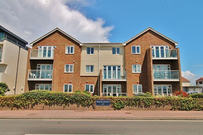 2 Bedroom Flat For Sale In Drake Court, Lee-on-the-Solent, PO13