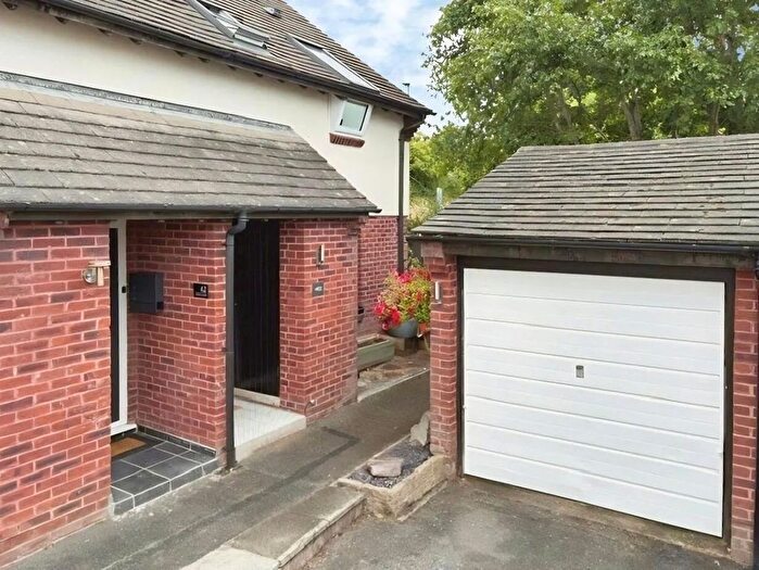 3 Bedroom Semi-Detached House For Sale In Barns Close, Kingsteignton, Newton Abbot, Devon., TQ12