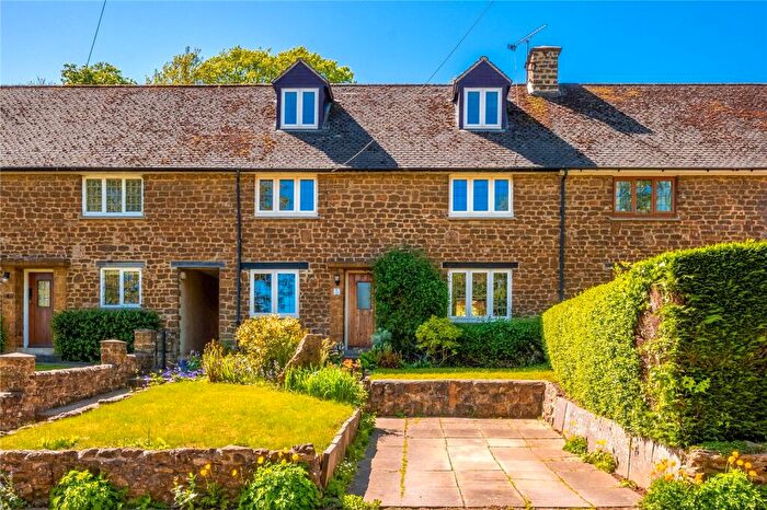 5 Bedroom Terraced House For Sale In Court Close, Warmington, Banbury, Warwickshire, OX17
