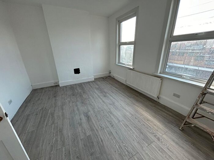 2 Bedroom Flat To Rent In Manbey Park Road, London, E15