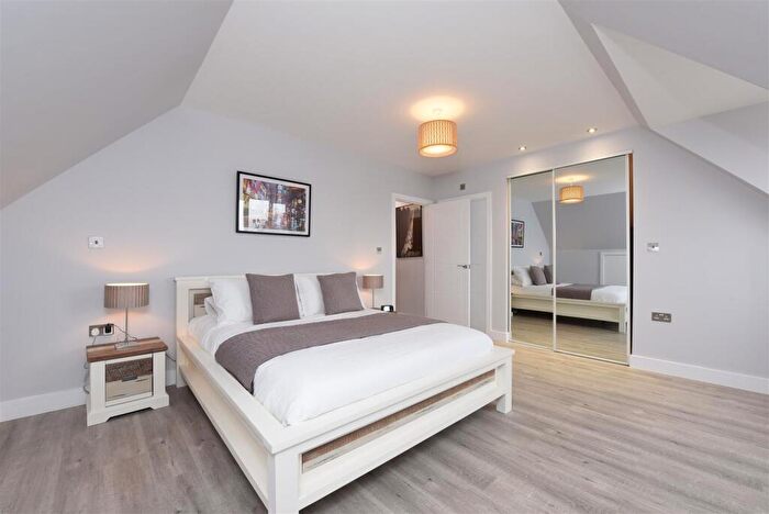 2 Bedroom Flat To Rent In Penthouse, Queens Road, Farnborough, GU14