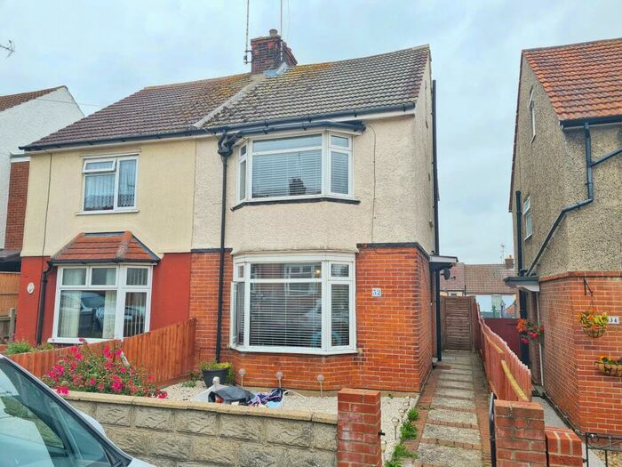 3 Bedroom Semi-Detached House To Rent In Lime Avenue, Harwich, CO12