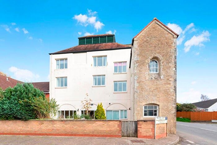 2 Bedroom Flat For Sale In Milford Court, Gillingham, SP8