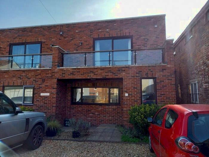 3 Bedroom Mews To Rent In Hewlett Road, Cheltenham, GL52