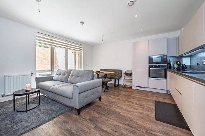 2 Bedroom Flat For Sale In Dollis Valley Drive, High Barnet, Barnet, EN5