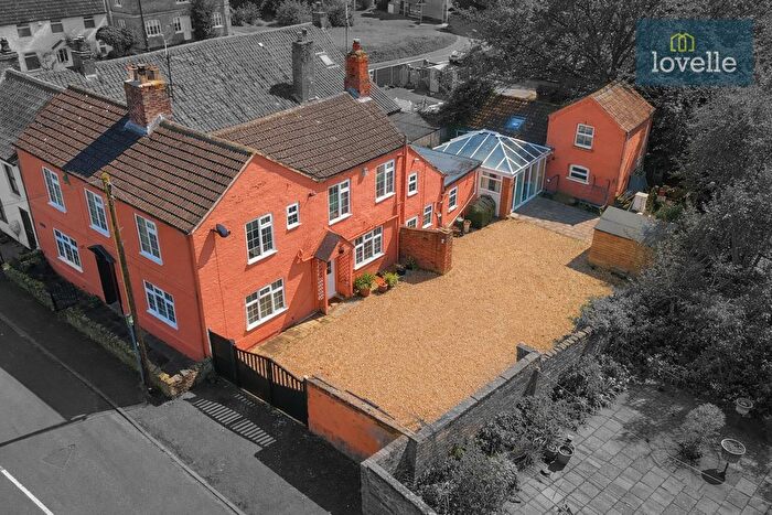 5 Bedroom Semi-Detached House For Sale In Pump Lane, Saltfleet, LN11