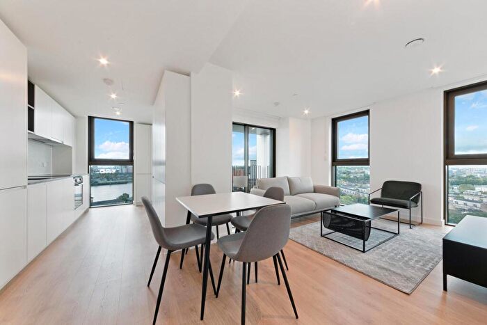 2 Bedroom Apartment To Rent In One Thames Quay, Marsh Wall, London, E14